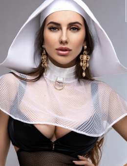 Dubai escort girl Magda Saudi